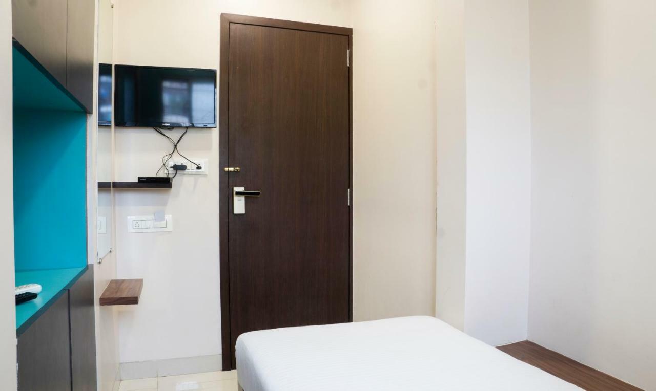 فندق Oyo Flagship 13885 Metro Residency مومباي المظهر الخارجي الصورة